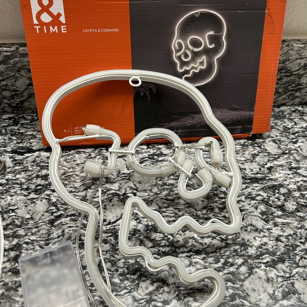 Neon Skull Light - White